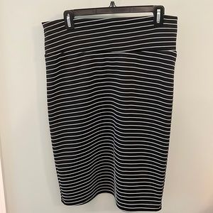 LuLaRoe Cassie, black white stripe sz L EUC